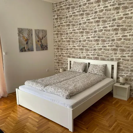 Sunny Apartment *
